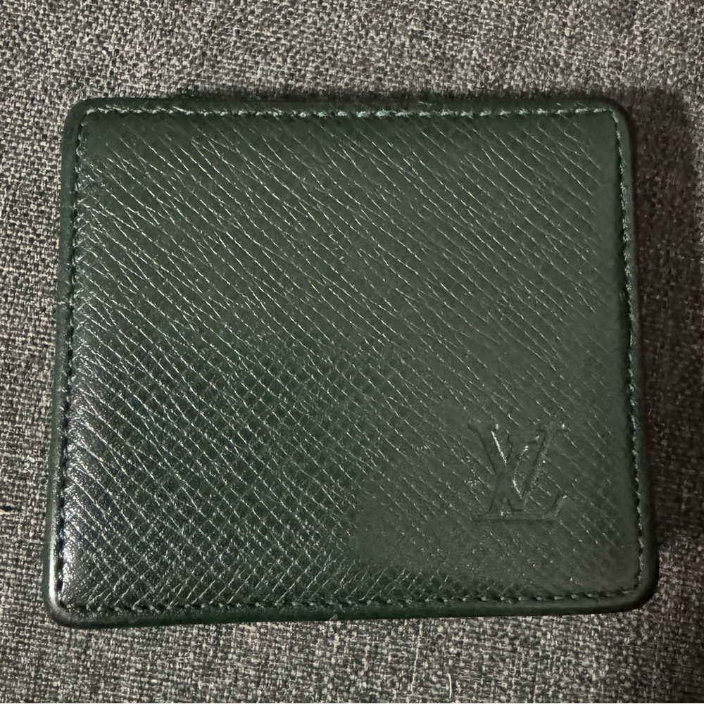 Louis Vuitton taiga leather coin/jewelry case - Picture 2 of 9